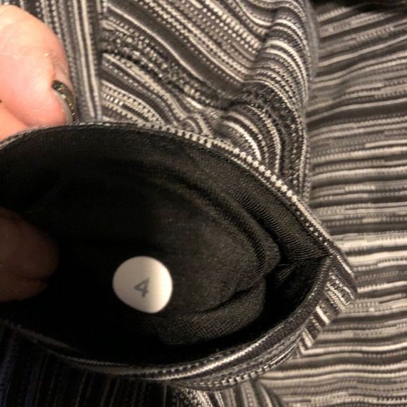 Lululemon WUP size 4 - Picture 4 of 11